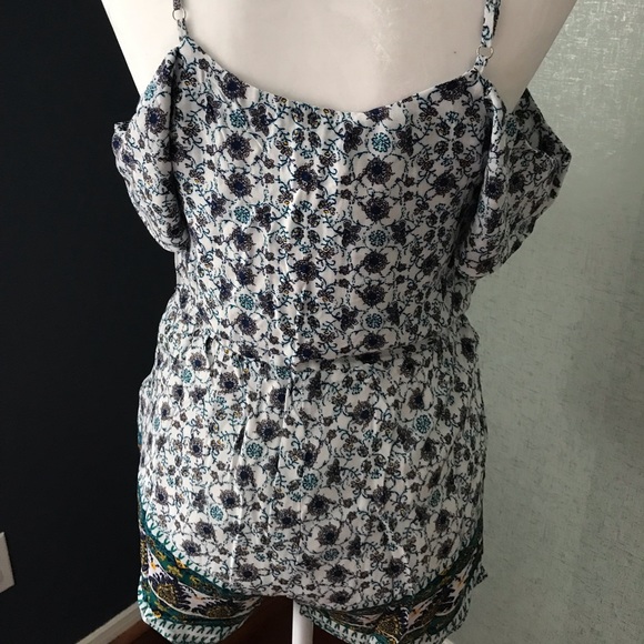 Threadzwear cold shoulder romper - Picture 4 of 8